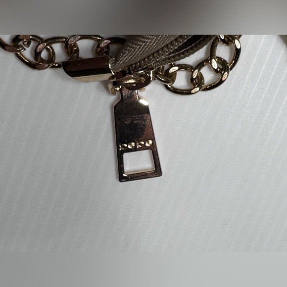 Bebe Los Angeles Shoulder Bag Purse Chain Strap Tan Cream Gold Button Zip Pocket - Picture 3 of 9